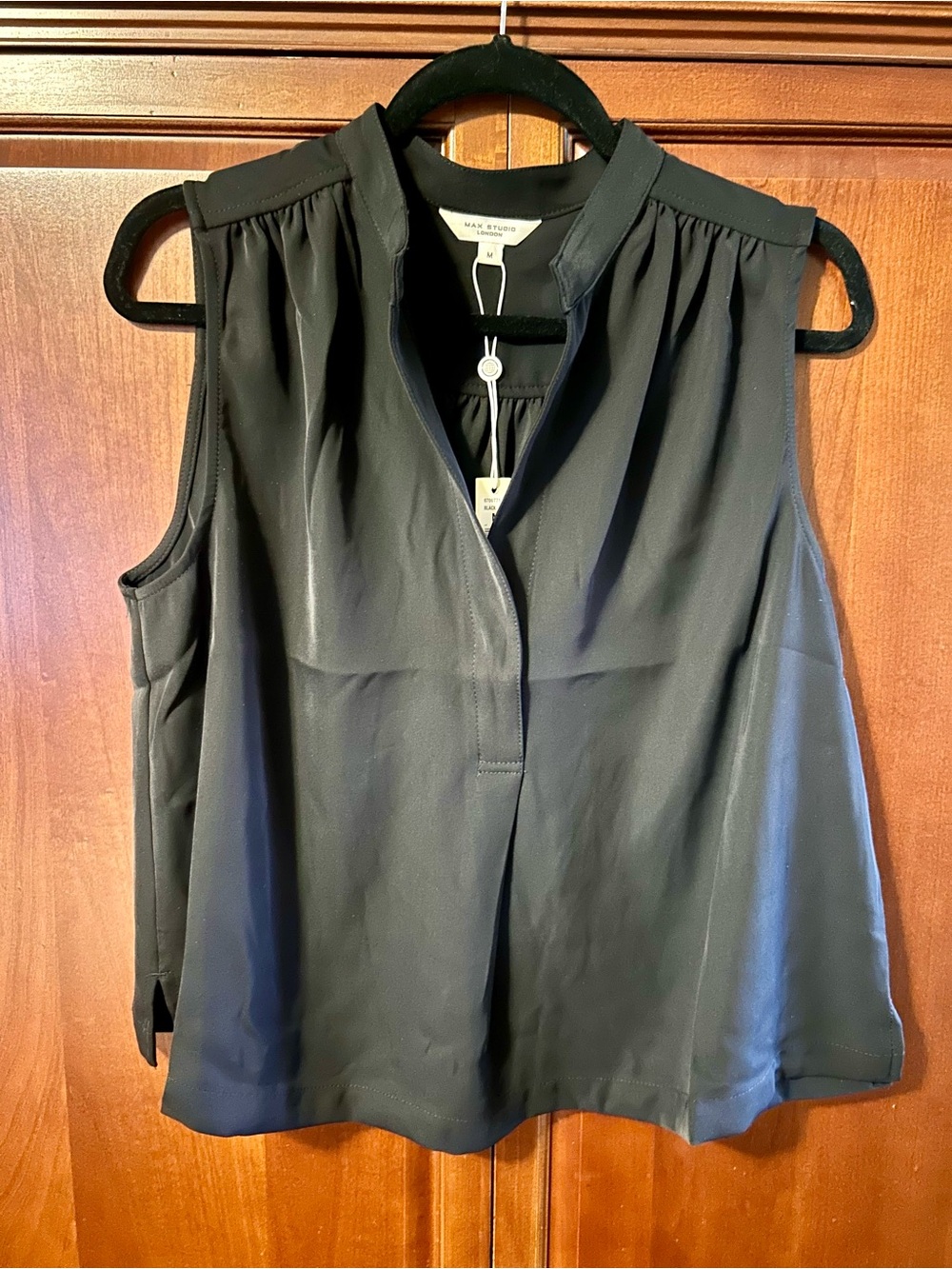 Max Studio Sleeveless Black V-Neck Gathered Shoulder Blouse NWT Size M